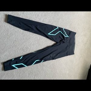 Excellent condition 2XU compression leggings - size Small
